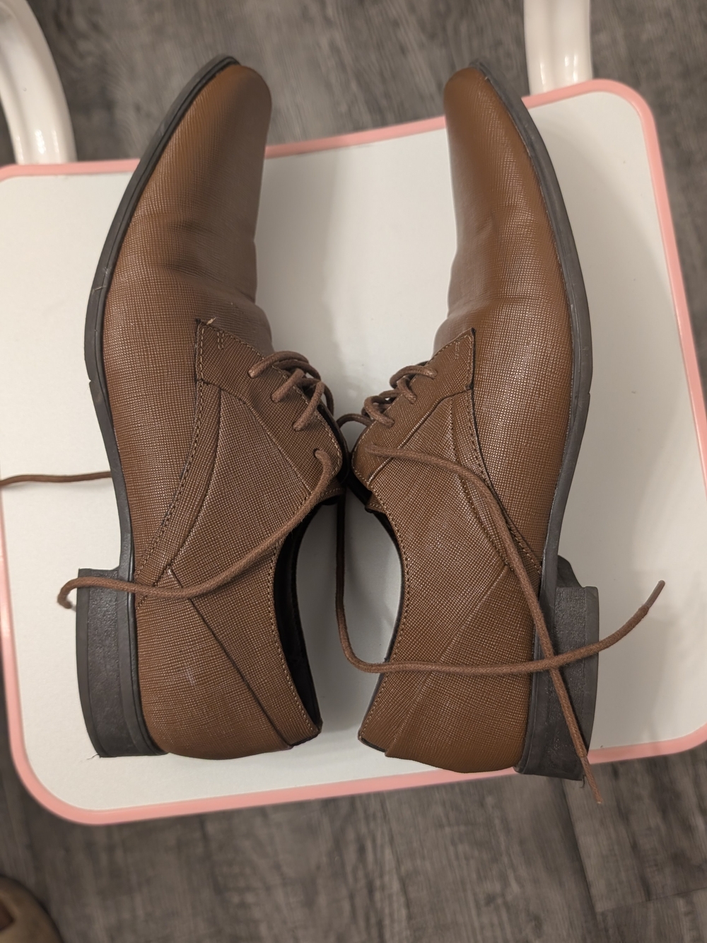 Calvin Klein Textured Brown Leather Lace-Up Oxfords